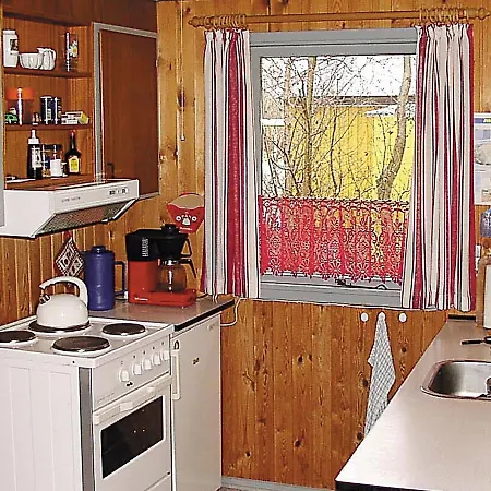 Vakantiehuis Two-bedroom Holiday In 24 *